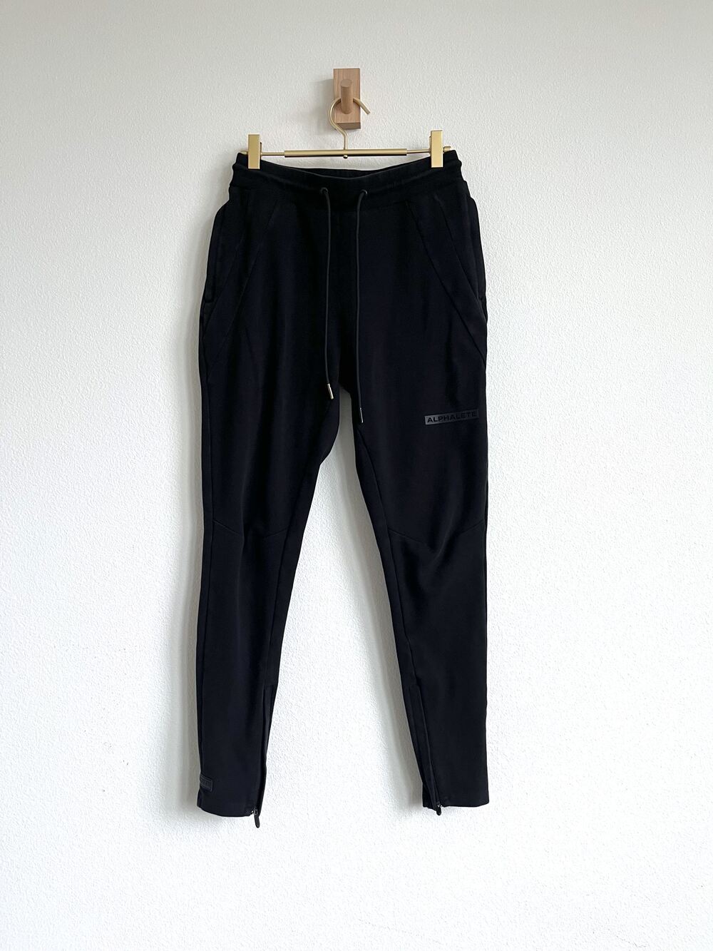 Alphalete Identity Joggers Black Ankle Zip Tapered Sweatpants